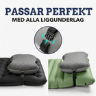 Campingkudden fäst med rem och spänne på ett svart och ett grönt liggunderlag, närbild på spännet
