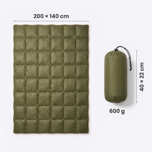 Utfälld grön pufferfilt märkt 200 × 140 cm och packpåsen märkt 40 × 22 cm, vikt 600 g